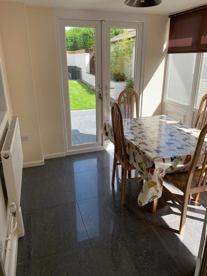 Relaxing Home - 7-10Min To Bournemouth Sandy Beach By Car - Private Garden, Parking And Spa Bagian luar foto