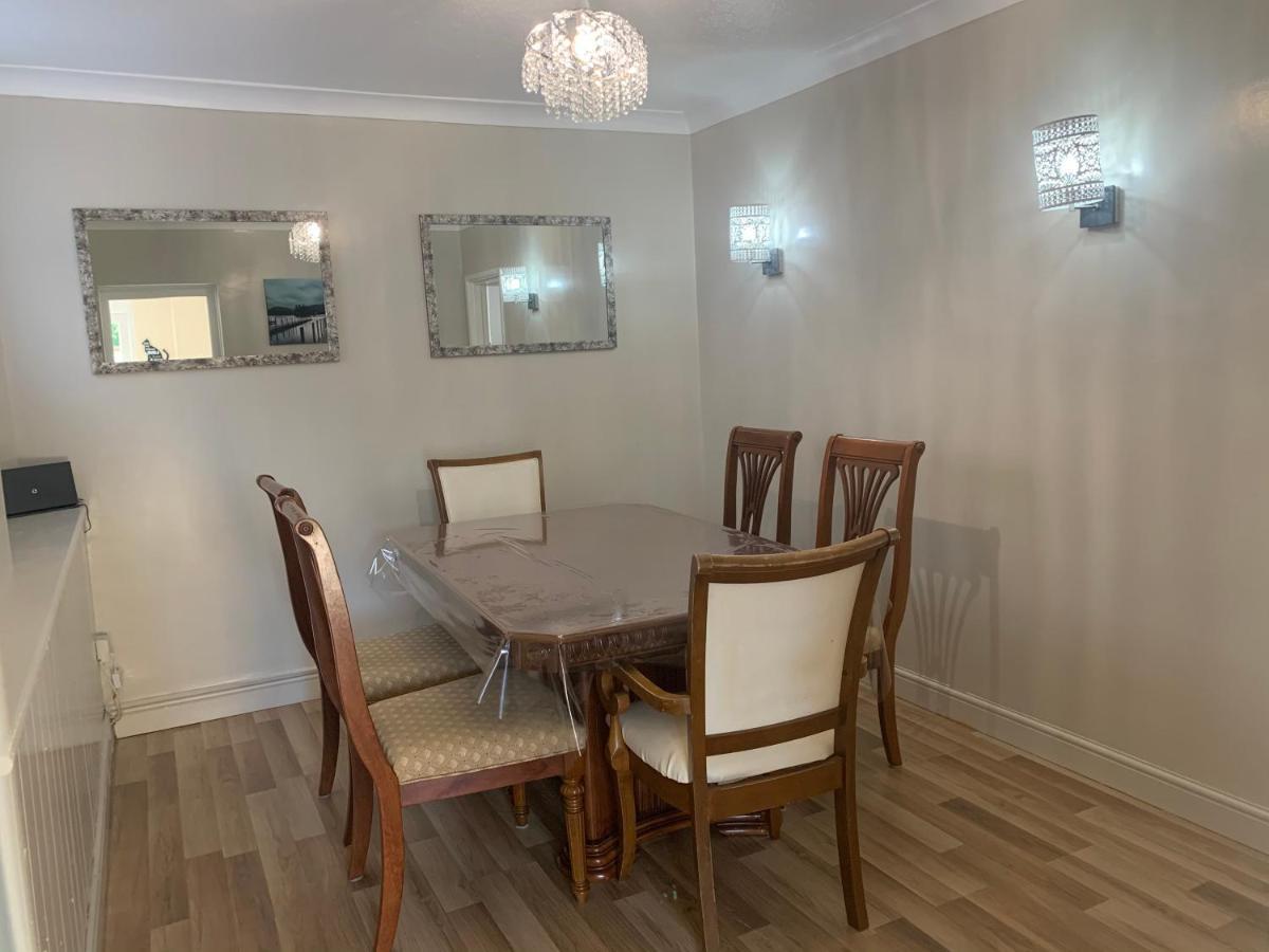 Relaxing Home - 7-10Min To Bournemouth Sandy Beach By Car - Private Garden, Parking And Spa Bagian luar foto